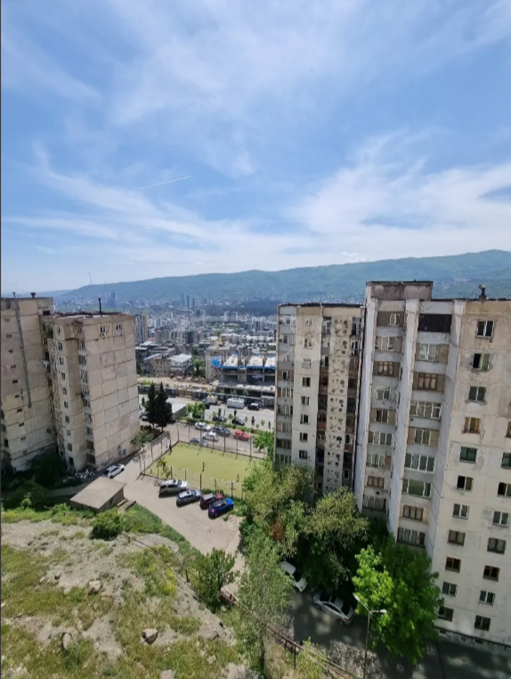 იყიდება 2 ოთახიანი ბინა ნუცუბიძის ფერდობზე